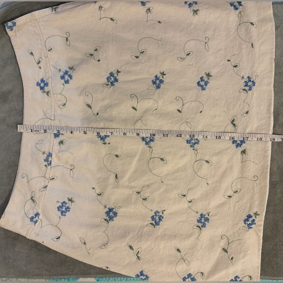 Vintage Floral Embroidered White Linen Blend Skirt, EUC, Homemade/Home-sewn - Picture 9 of 9